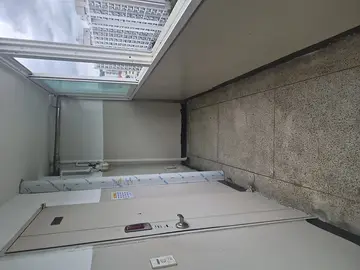 대전 법동 아파트 복도 새장 폐기물처리 현장 사진